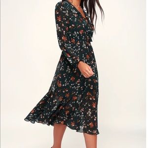 Lulu’s dark green floral midi dress